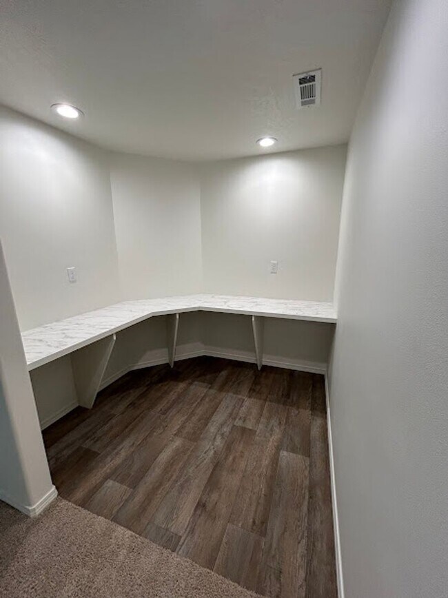 Foto del edificio - 3 Bedroom 2.5 Bathroom Townhome
