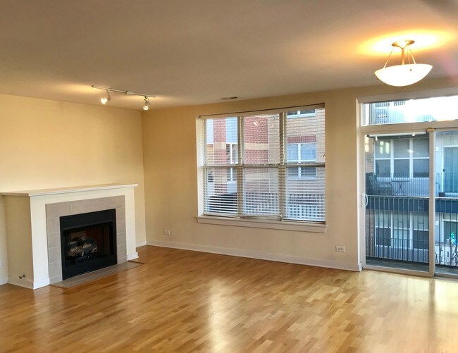 Building Photo - 2231 W Maypole Ave