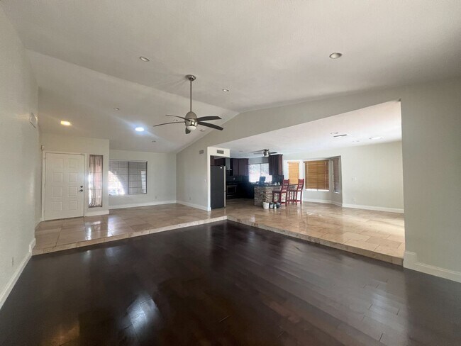 Building Photo - 3 BEDROOM HOME WITH POOL