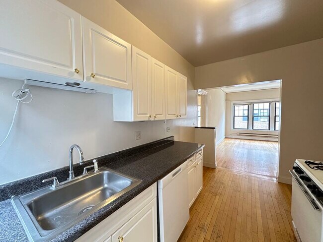 Foto del edificio - 946 Green Bay Rd
