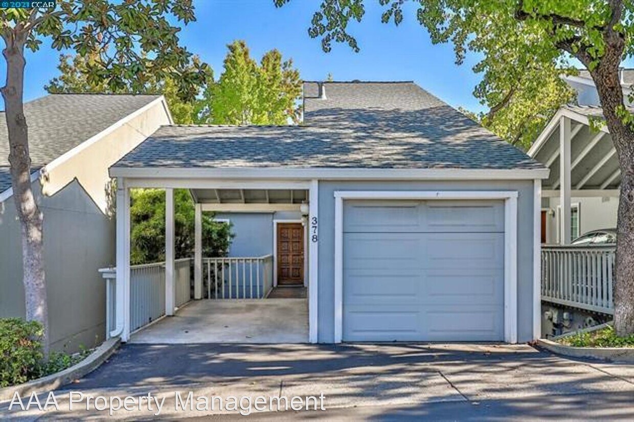 Primary Photo - 3 br, 2.5 bath House - 378 Camelback Rd.