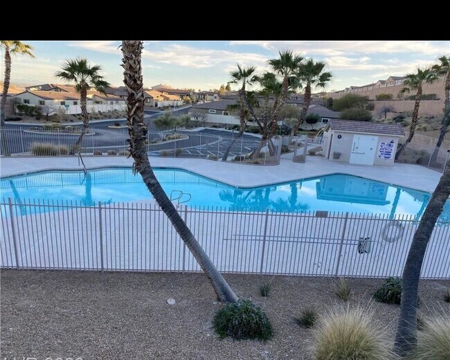 Foto del edificio - 2692 Crystal Blue St