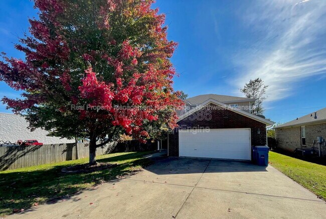 Building Photo - 3705 SW Hansom Loop
