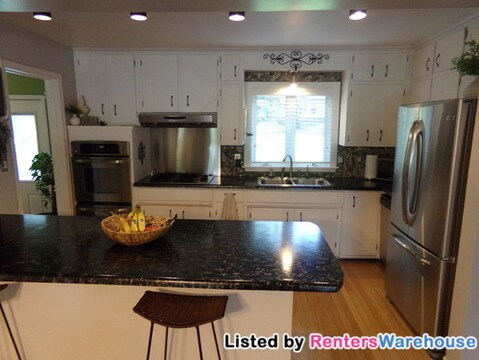 Building Photo - 1030 Transit Ave