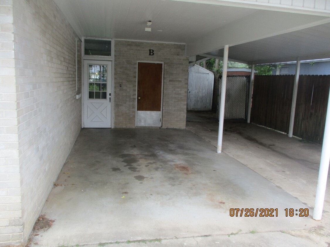 Building Photo - Whispering Pines, 1207