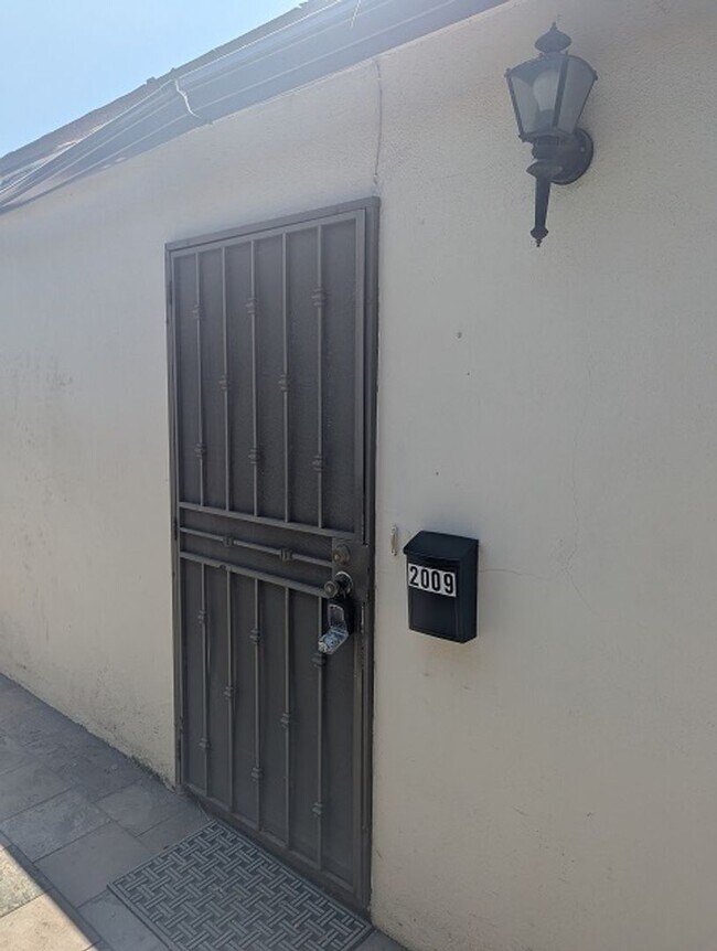 Foto del edificio - Single Story Duplex in San Diego; Trash Paid!