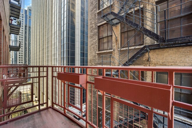 Building Photo - 208 W Washington St
