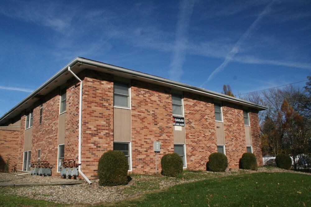 98 E Stewart Apartments in Normal, IL