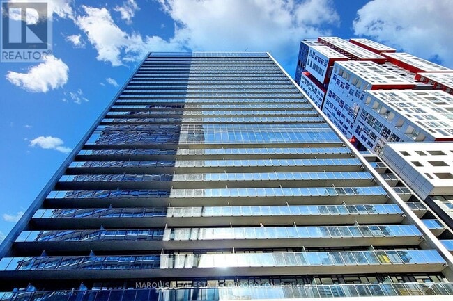 Building Photo - 330 Richmond St W