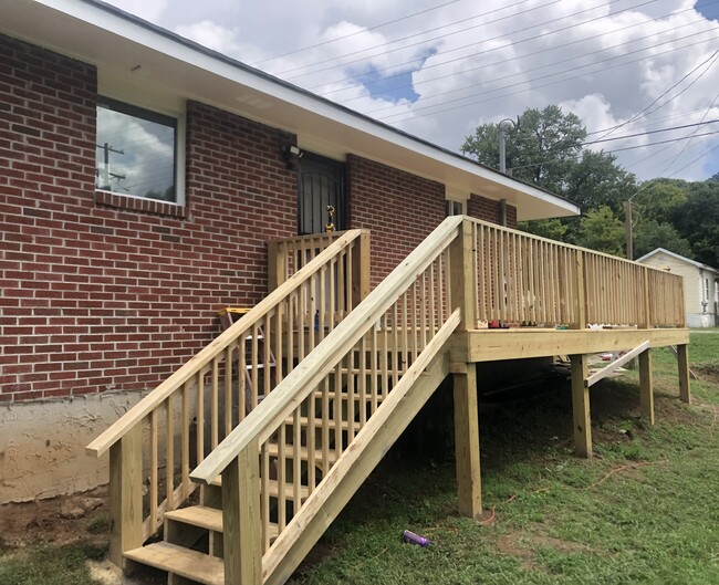 Exterior deck has handrails - 1603 Wheeler Ave