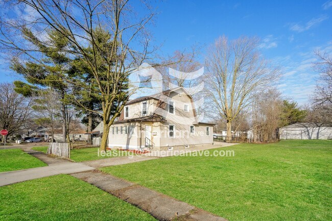 Building Photo - 1146 Huey St