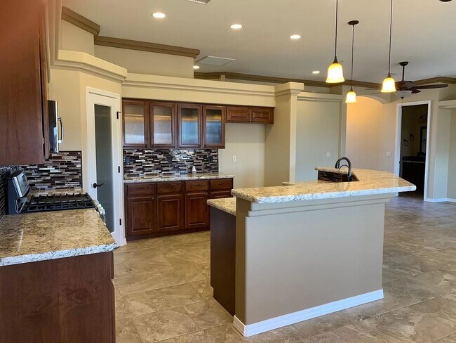 Foto del edificio - 60FT RV Garage, 3 bedrooms, 2.5 Bathrooms