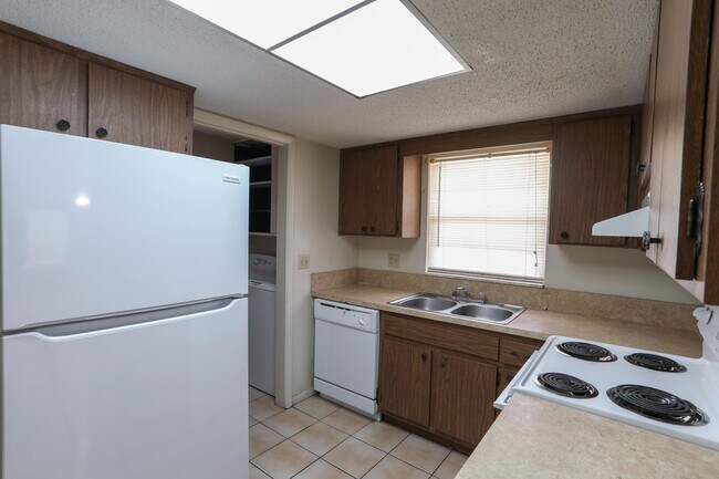 Foto del edificio - 4219 Parkside Dr