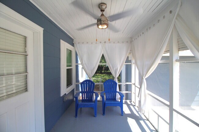 Foto del edificio - Live Near the Water & NAS Pensacola — Charming 3BR Cottage with Screened Porch, Character Details...