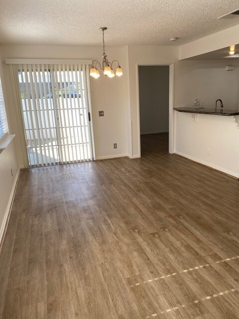 Área de entrada - 8463 De Soto Ave