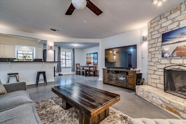 Building Photo - 8518 Fathom Cir