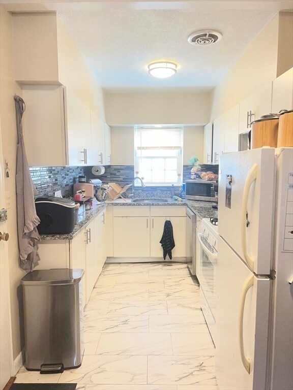 Foto del edificio - 169 Lake Shore Rd