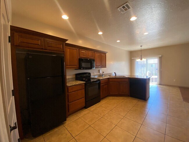 Foto del edificio - DARLING TOWNHOME AVAILABLE FOR RENT!