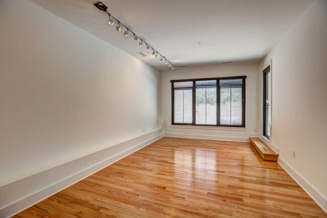 Foto del edificio - 304 E Grace St