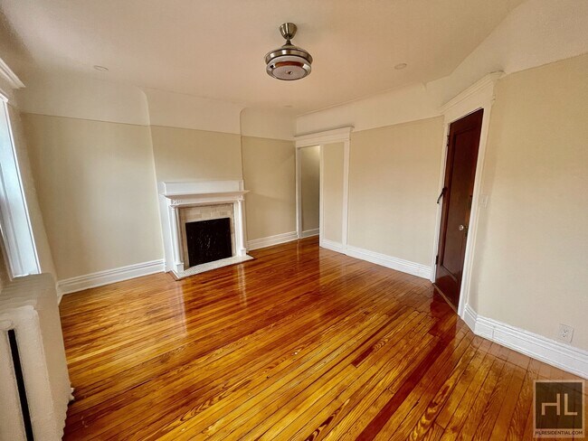 Foto del edificio - 1376 DEAN STREET