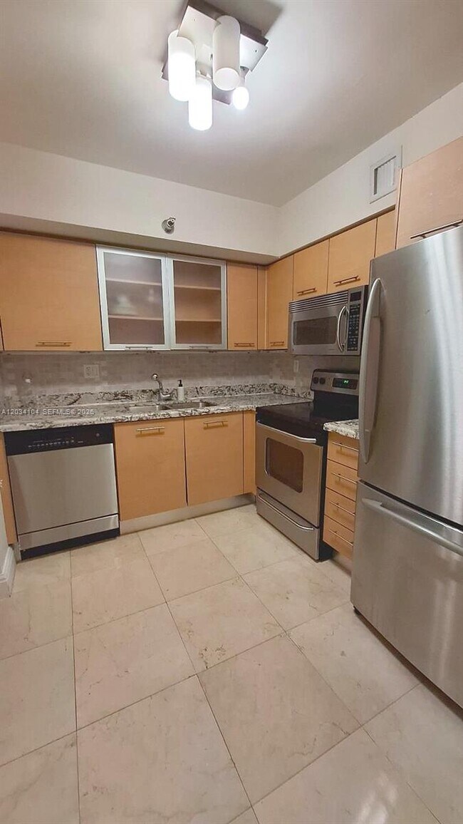 Foto del edificio - 3300 NE 191st St