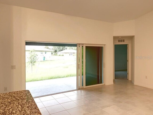 Foto del edificio - 22376 Blanchard Ave