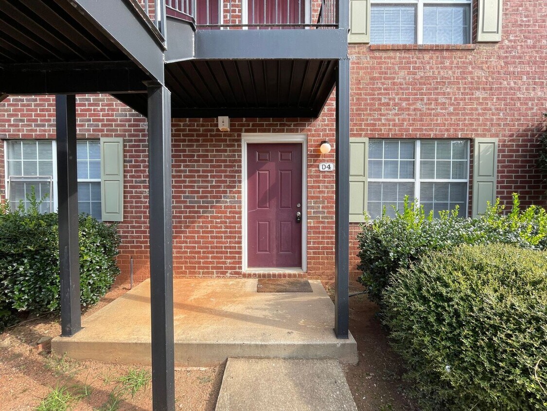 Foto principal - PRE-LEASING FOR AUGUST 2025! 1/2 OFF SECUR...