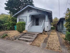 Building Photo - 4621 NE 33rd Ave