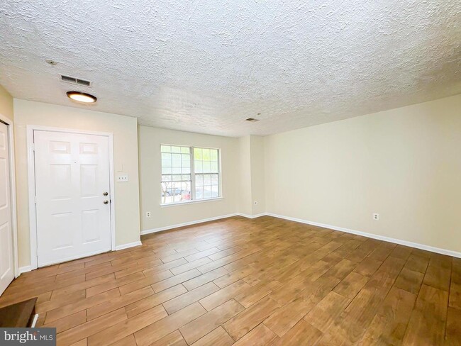 Building Photo - 7218 Mahogany Dr