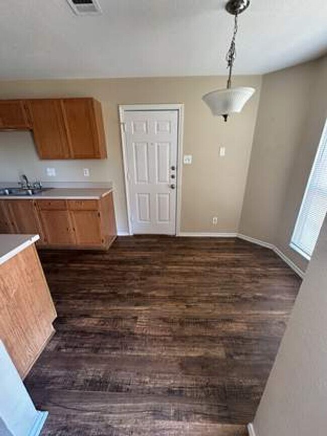 Foto del edificio - AVAILABLE NOW; APPLY AT OUR WEBSITE TODAY! Half off the first Month!!!