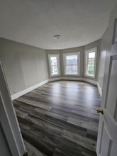 Building Photo - 123 Walnut St