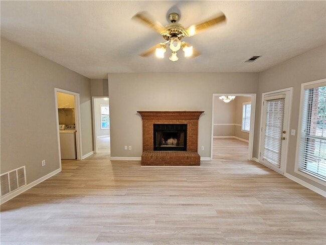 Foto del edificio - 3351 Governors Ct