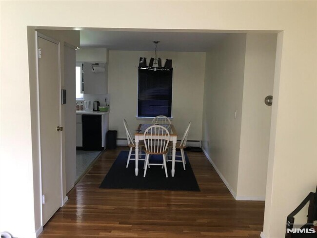 Foto del edificio - 4 Rolling Ridge Rd