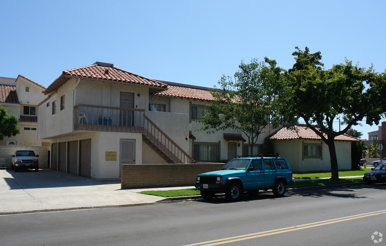 Building Photo - 16742 Hoskins St