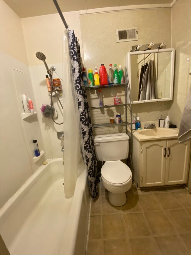 Bathroom - 921 N 6th St