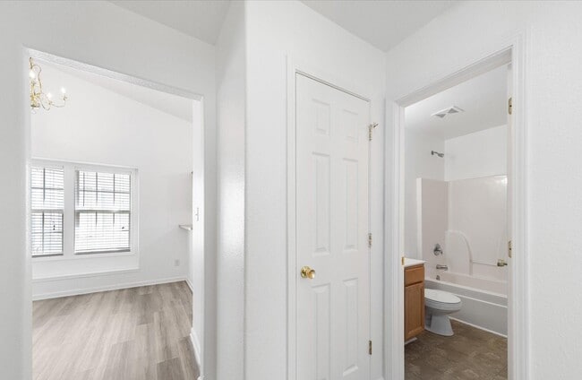 Building Photo - 10441 Hugue Way