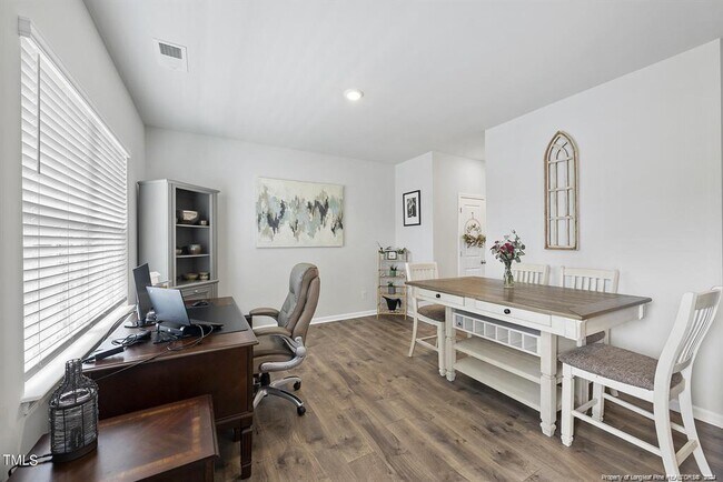 Building Photo - 214 Young Farm Dr