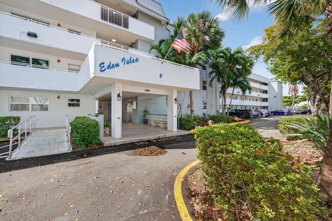 Foto del edificio - 3550 NE 169th St