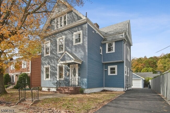 Building Photo - 19 Ashwood Ave