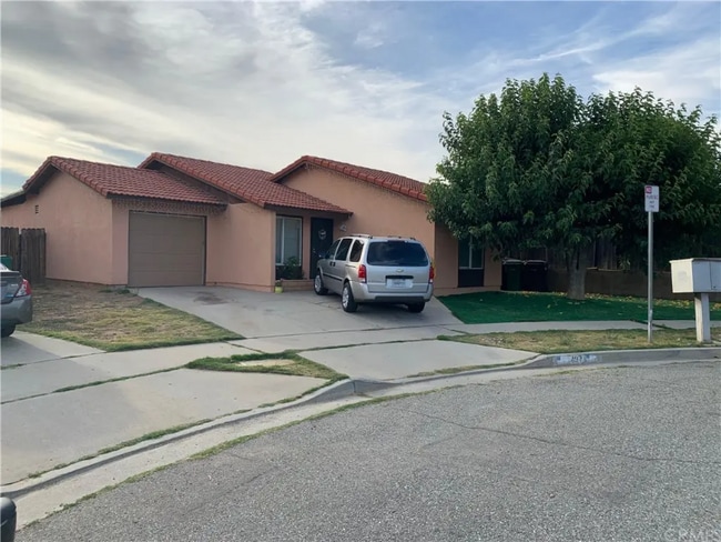 Building Photo - 497 Cheyenne Cir