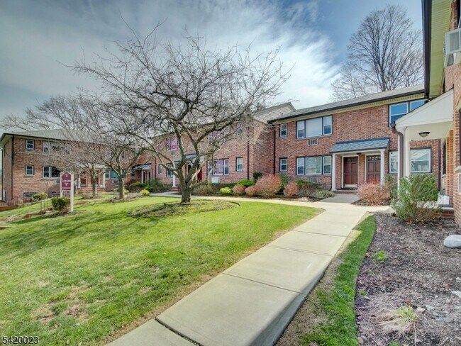 Foto del edificio - 741 Bloomfield Ave