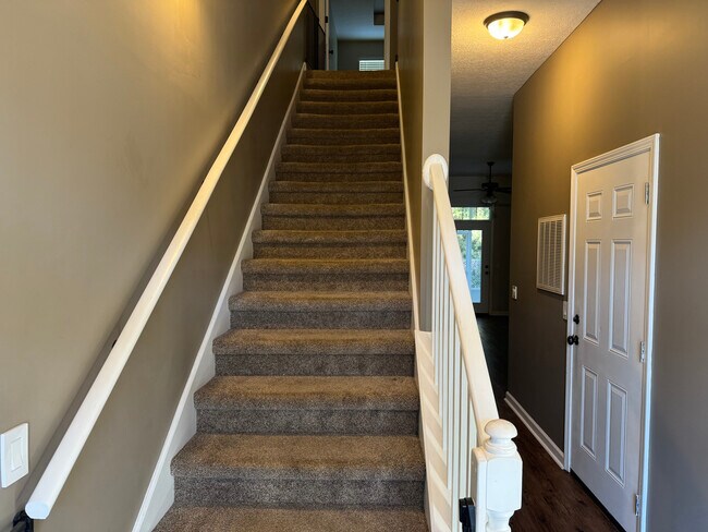 Building Photo - 7226 Quail Hollow Dr