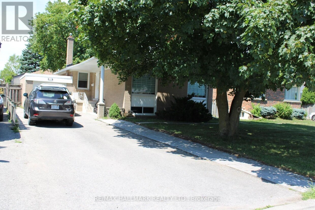 Primary Photo - 439 Paliser Crescent S