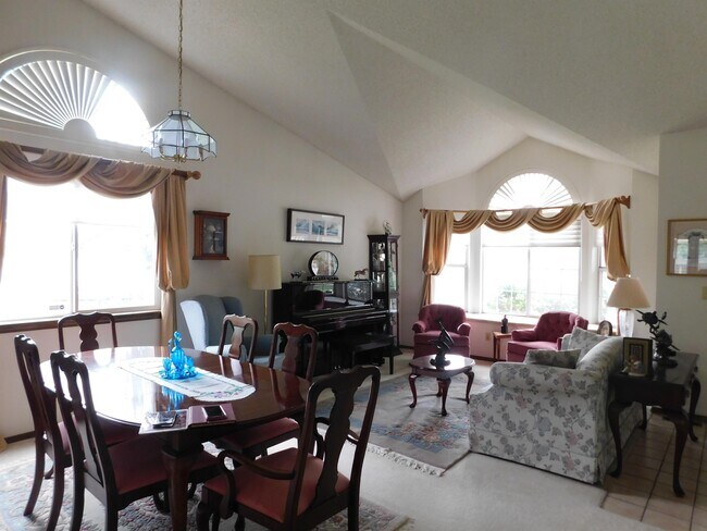 Foto del edificio - 6658 Jackson Ln