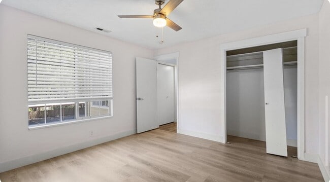 Building Photo - 1206 E Waterside Cv