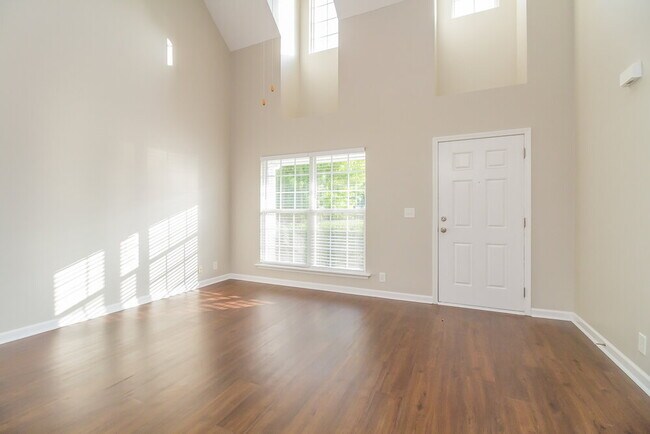 Foto del edificio - 913 Harvest Grove Dr