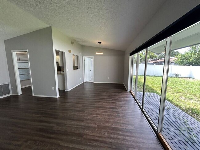 Building Photo - 7516 S Sanibel Cir