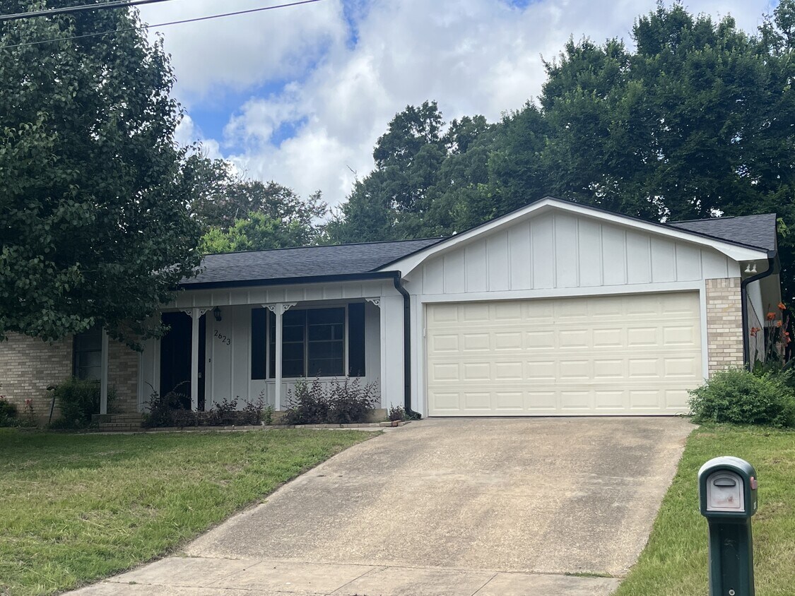 Foto principal - 2623 Chelsea Dr