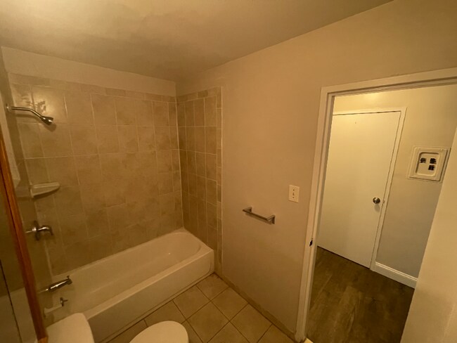 Foto del edificio - 315 W 8th St