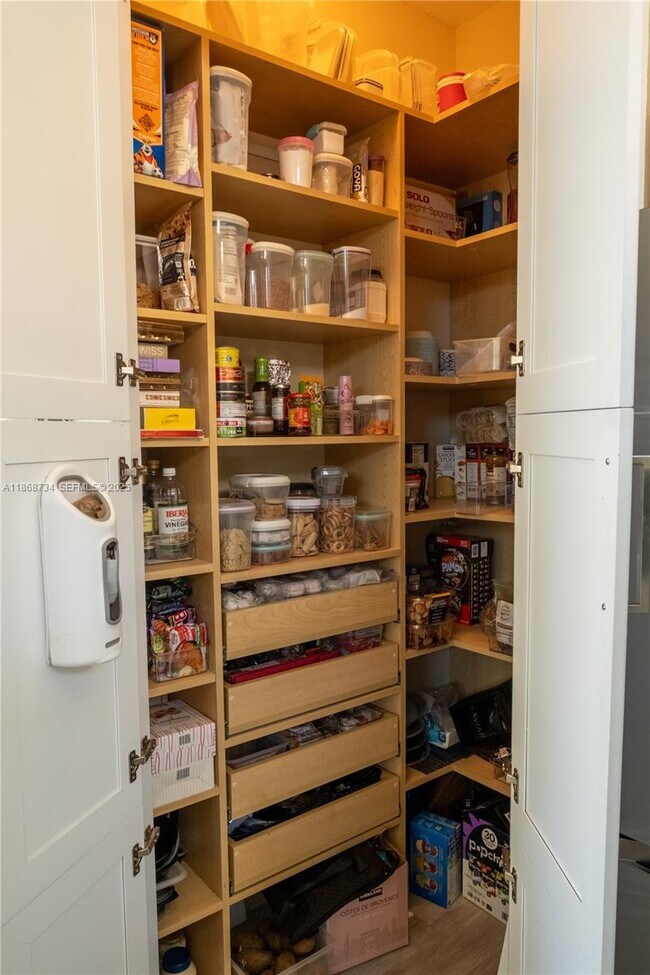 Foto del edificio - 9350 Via Classico W